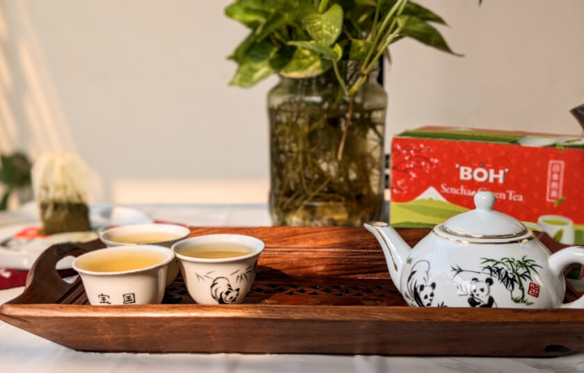 A teapot and three teacups of Boh Sencha green tea